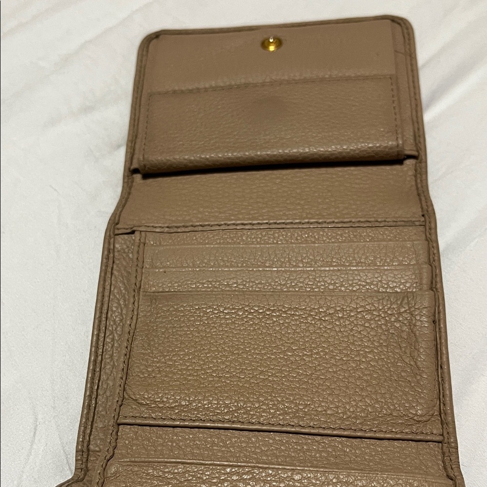 Authentic Prada Beige Leather Wallet with Gold Logo - Picture 3 of 4
